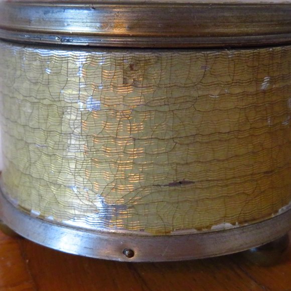 VTG powder Puff Antique Tin Vanity Powder Puff Music Box | Footed Trinket 1900 - Picture 7 of 7